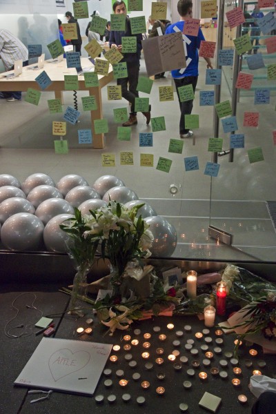Another view of the notes on Apple Store San Francisco window. [Paul Bonugli]