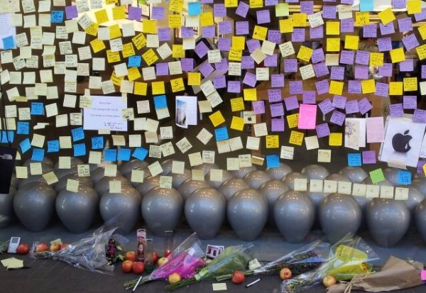 One window of Apple Store Fashion Valley, San Diego, fills with notes of well wishes and remorse for the passing of Steve Jobs, Oct. 8, 2011. [Joe Wilcox]