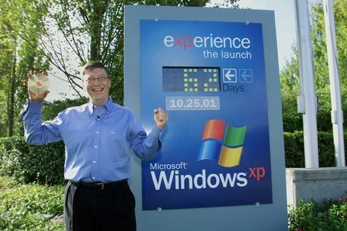 Microsoft then-CEO Bill Gates poses with Windows XP "gold" disc. [Microsoft]