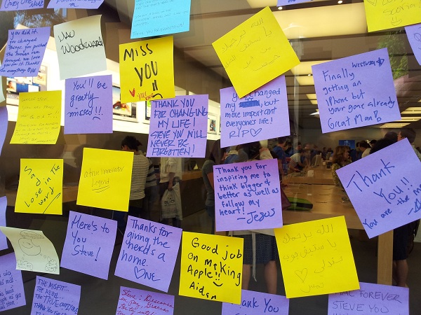 Close-up of notes to Steve Jobs, Apple Store Fashion Valley. [Joe Wilcox]