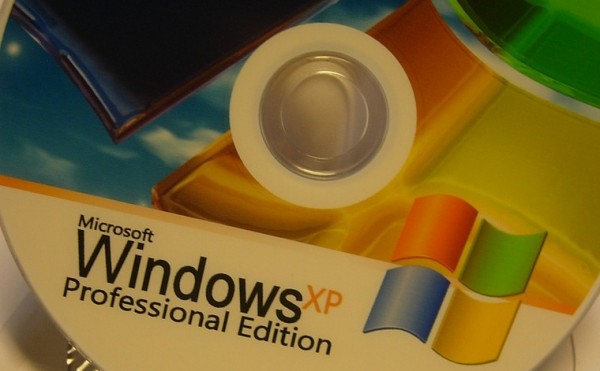 While people wanting this disc waited until Oct. 25, 2001, XP shipped on new PCs more than a month earlier. [Priceminister]