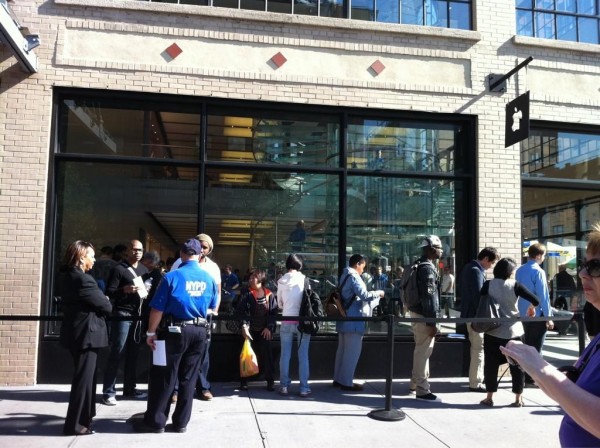 All across America,  eager customers waited in long lines to be the first batch of people to get the iPhone 5.   From the Apple store on 14th street and 9th ave, New York City.... (Photo: Hip Hop Republican)