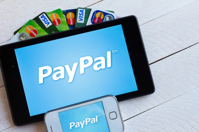 Apple customers can now pay online using PayPal