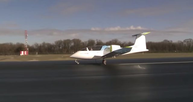 Airbus shows off its silent, electric airplane E-Fan 2.0