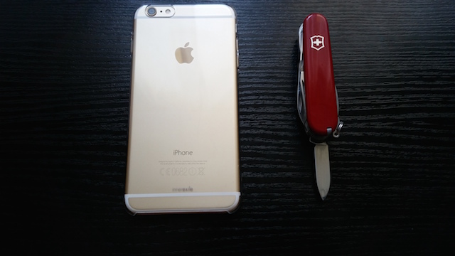 Transparent Innerexile Glacier self-healing iPhone 6 case scratched by Swiss Army Knife by Victorinox