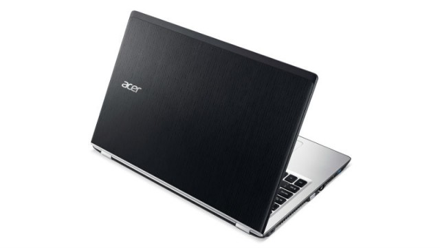 Acer Aspire V15 review black back