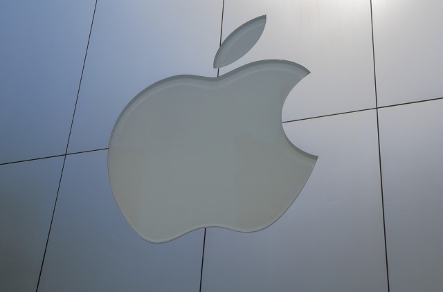 apple_logo_glass_building