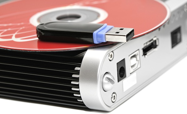 what disk formats does windows 10 and mac support