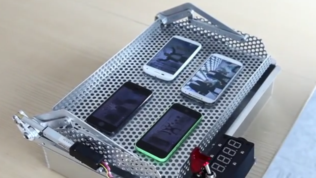 Galaxy S4, iPhone 5c, iPhone 5s, Moto X breakability water test