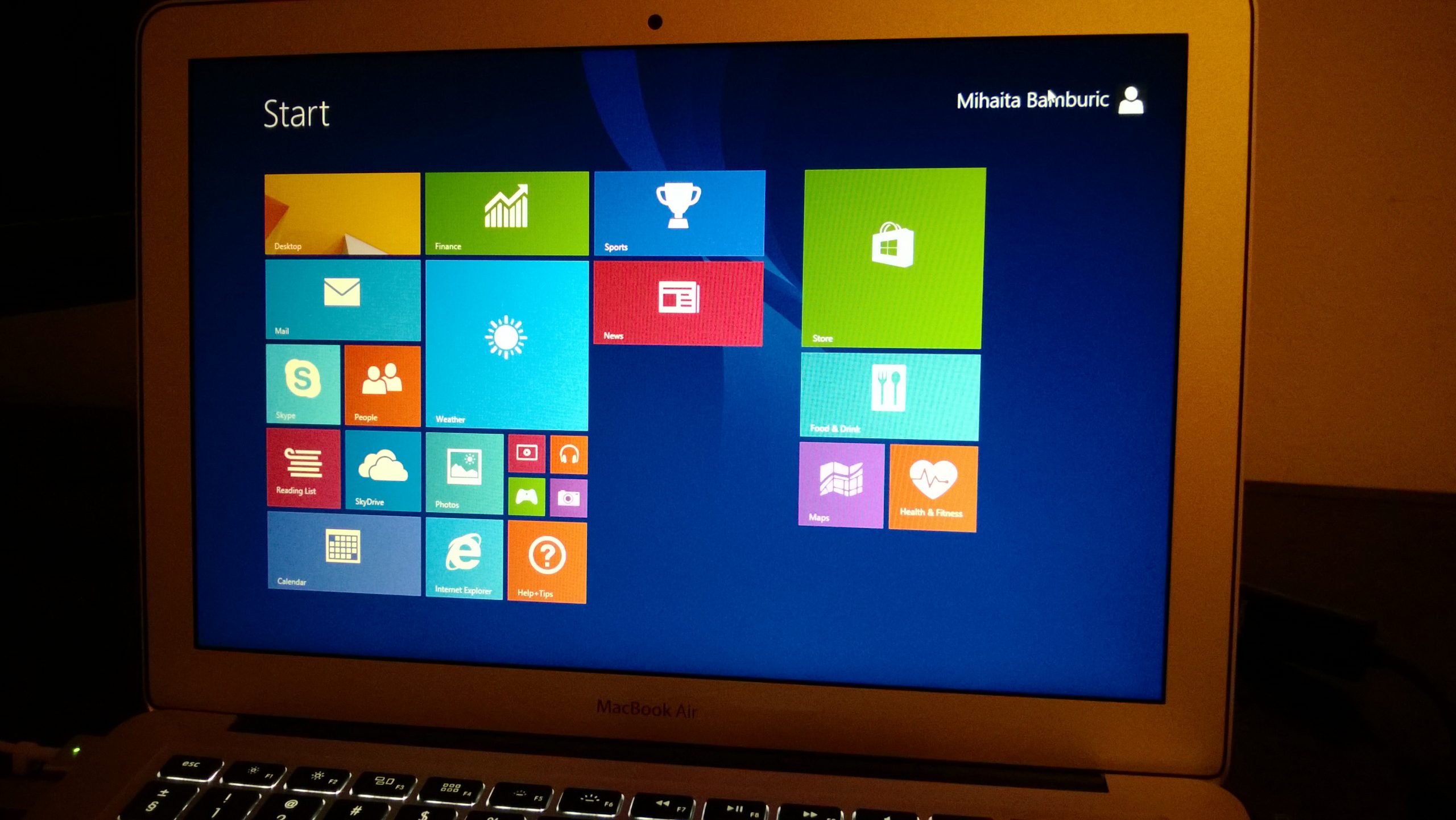 Windows 8.1 on 2013 Apple MacBook Air — doable, but not a great 