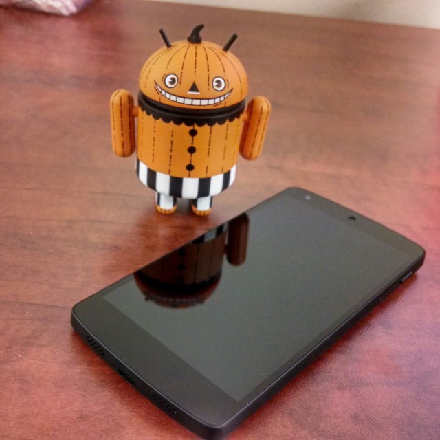 Google Nexus 5 Android action figure 2