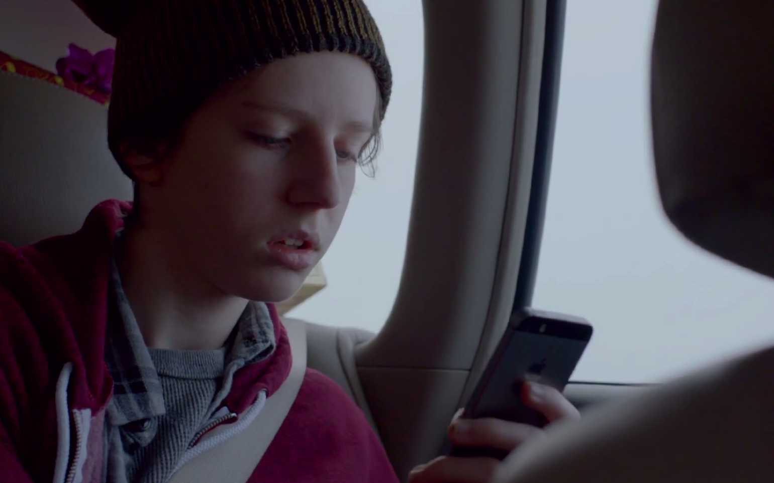 iPhone 5s Apple ad holidays family Winter