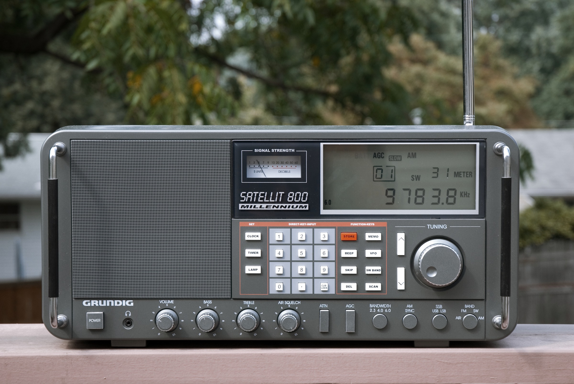 grundig satellit 800