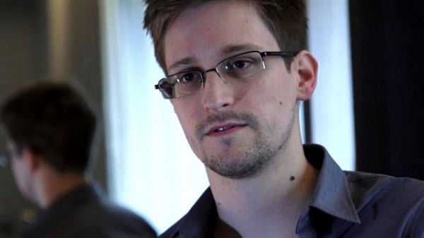 Snowden: Facebook is allowing the government to see your messages