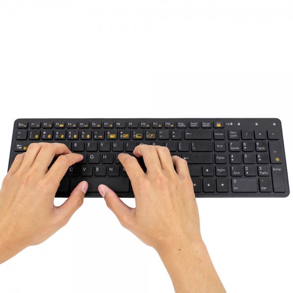 03_keyboard_black_hands