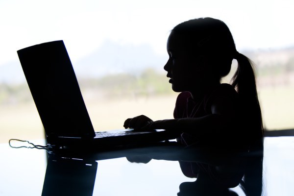 young_girl_on_laptop