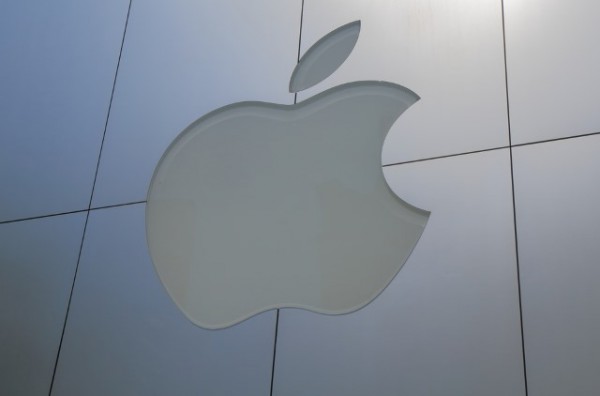 apple_logo_glass_building