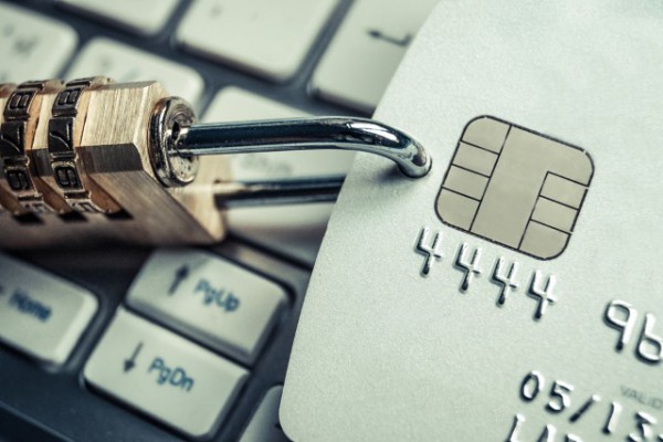 credit card padlock online banking security 600x400 - Should You Sign Up For Internet Banking Too?