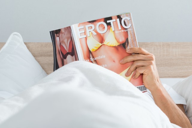 man_reading_porn_mag_in_bed