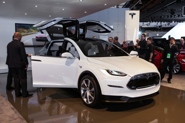 Tesla meets Q4 2015 sales goal, but only just
