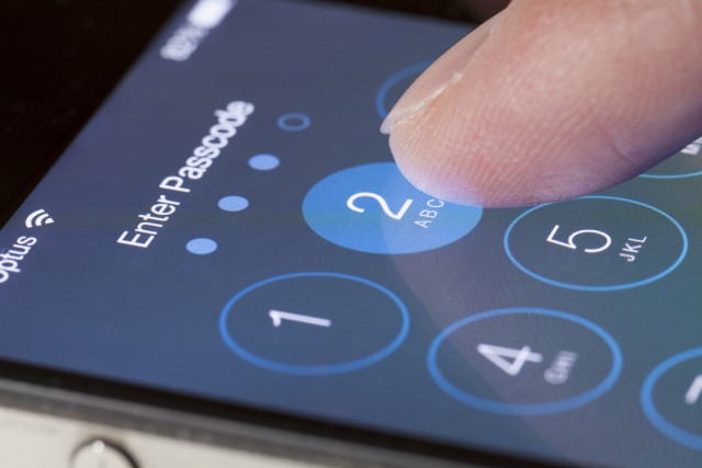 FBI cracks San Bernardino iPhone without help from Apple