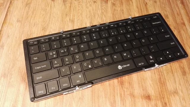 Moveable type: iClever Tri-folding Backlit Bluetooth Keyboard [Review]