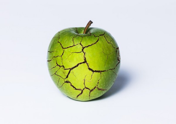 cracked_apple
