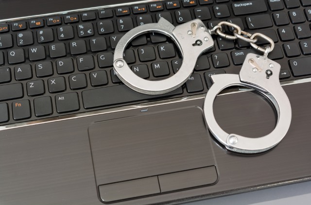 laptop-handcuffs
