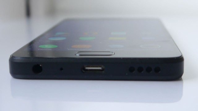 Lenovo ZUK Z2 bottom