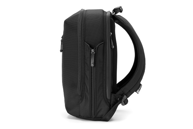 Booq Boa Flow Graphite Laptop Computer Backpack with DLSR Storage  Compartment (Black) - Buy Booq Boa Flow Graphite Laptop Computer Backpack  with DLSR Storage Compartment (Black) Online at Low Price in India -