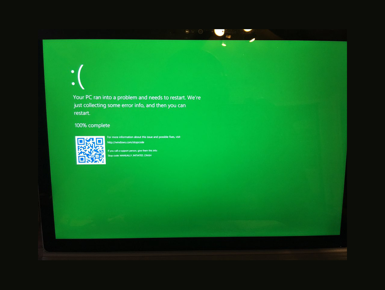 Behold the Windows 10 GSOD -- Green Screen of Death