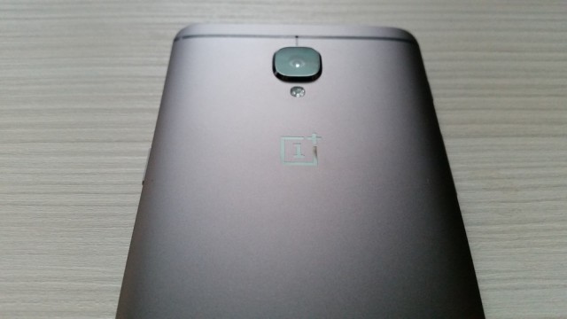 OnePlus 3T back Graphite