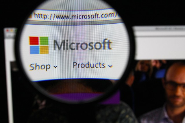 microsoft-logo-magnifying-glass