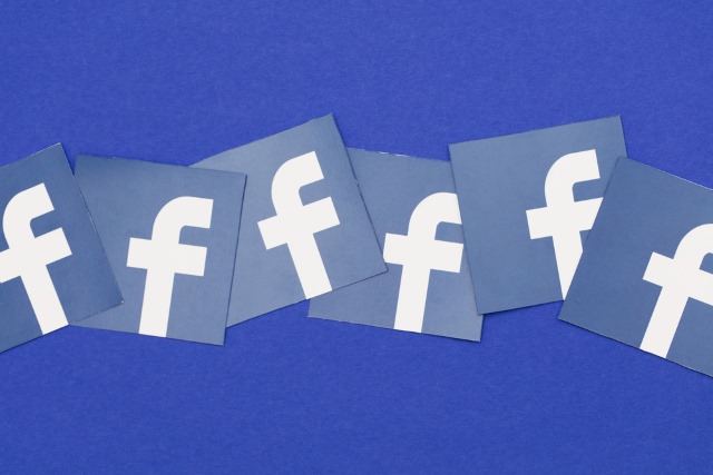multiple-facebook-logos