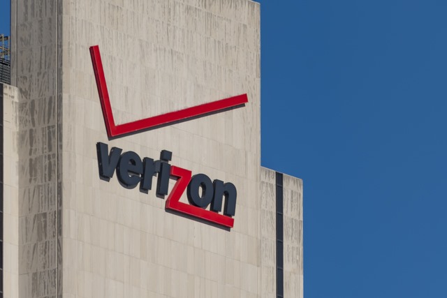 verizon-building-logo