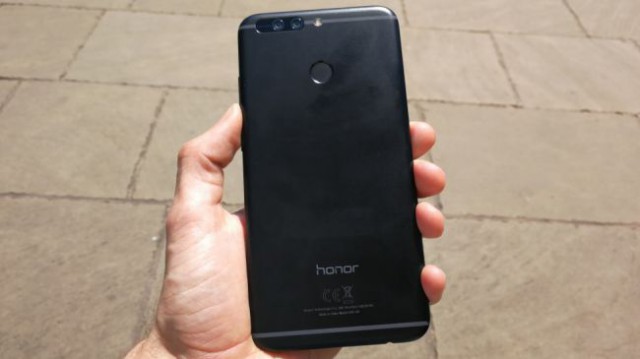 Huawei Honor 8 back fingerprint sensor