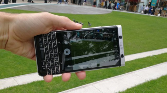 BlackBerry Keyone camera