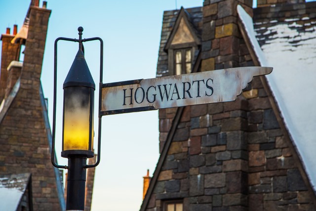 hogwarts-sign