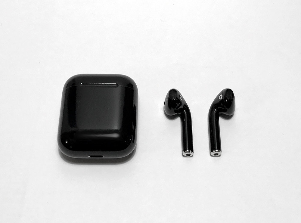 Iphone airpods best sale black color