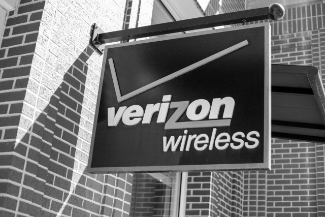 verizon-wireless-black-and-white