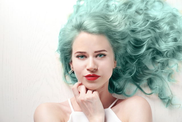 Woman_Mint_Hair