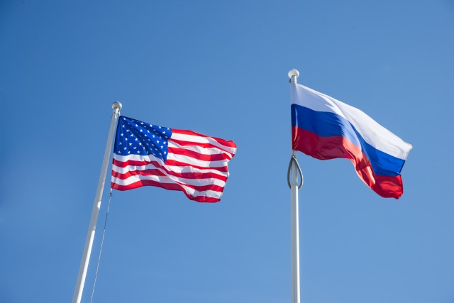 us-russian-flags-flying