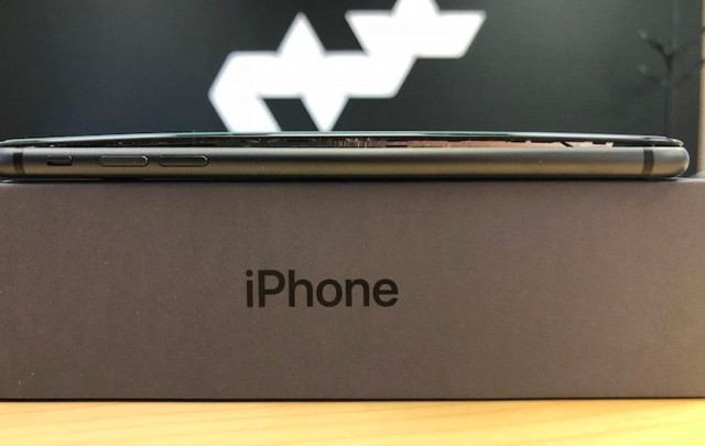 Buyers concerned over swollen batteries in new Apple iPhone 8