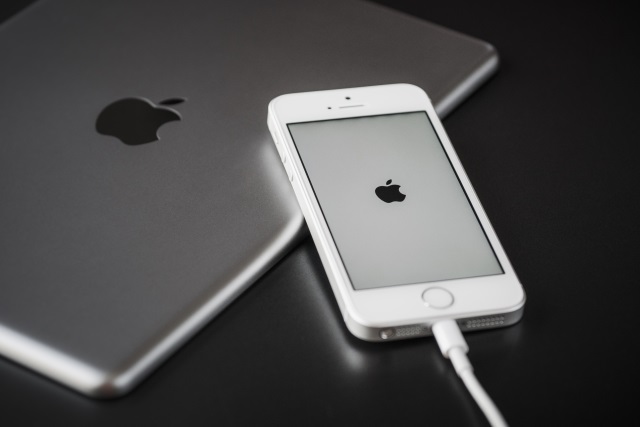 Apple iPhone und MacBook