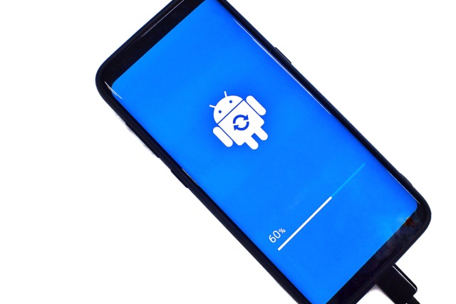 Android phone installing updates