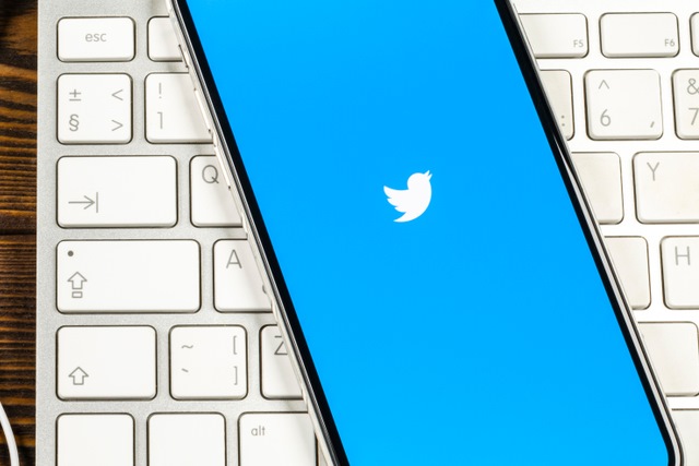 Twitter tries to fight spam by forcing new users to verify their email