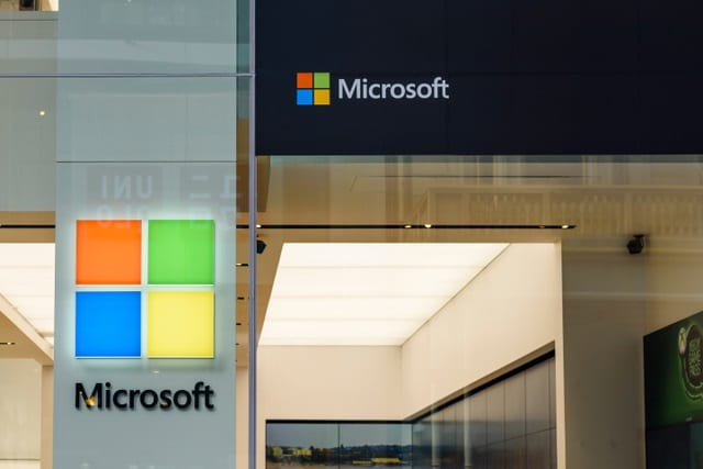 Microsoft to close retail stores