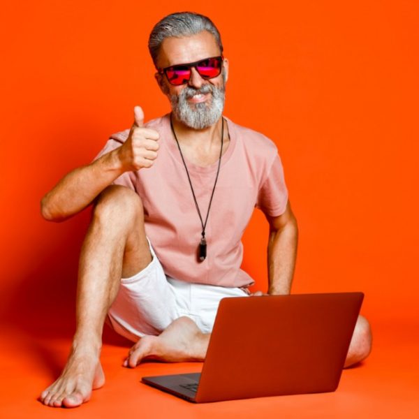 orange_laptop-Man