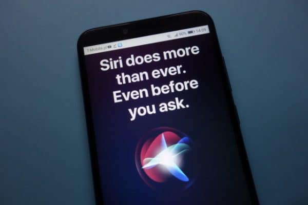 В каком году на устройствах apple появилась русскоязычная siri