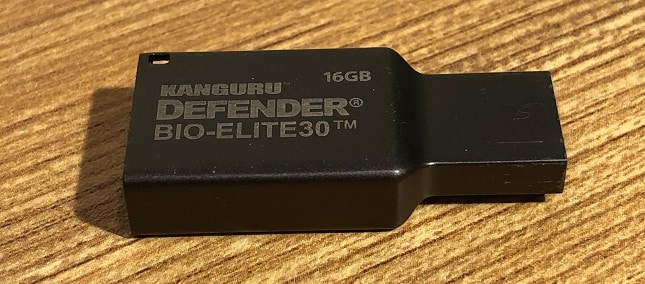 Kanguru Defender Bio-Elite30 fingerprint-encrypted USB flash drive